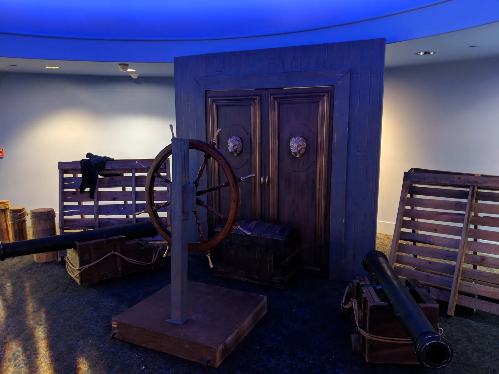 Captains Quarters Doors: photo 1