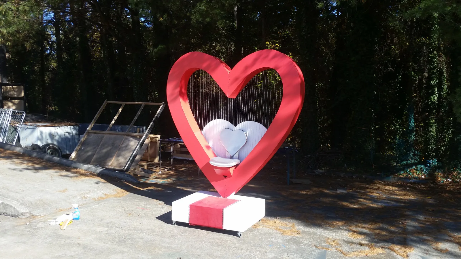 Queen of Hearts Throne: photo 1